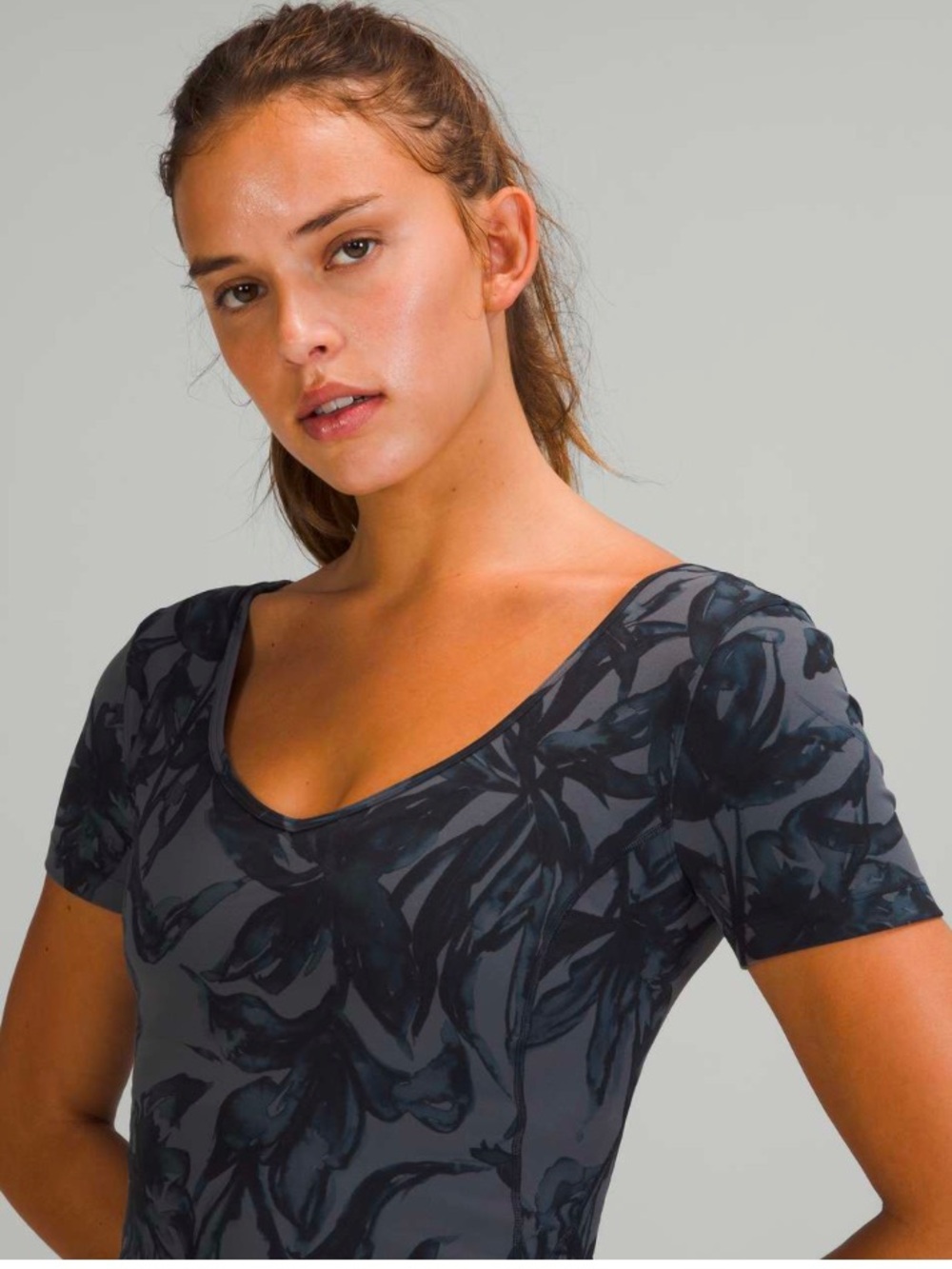 Lululemon Align T-shirt
Botanical Bloom Anchor Multi - Grey Black Floral